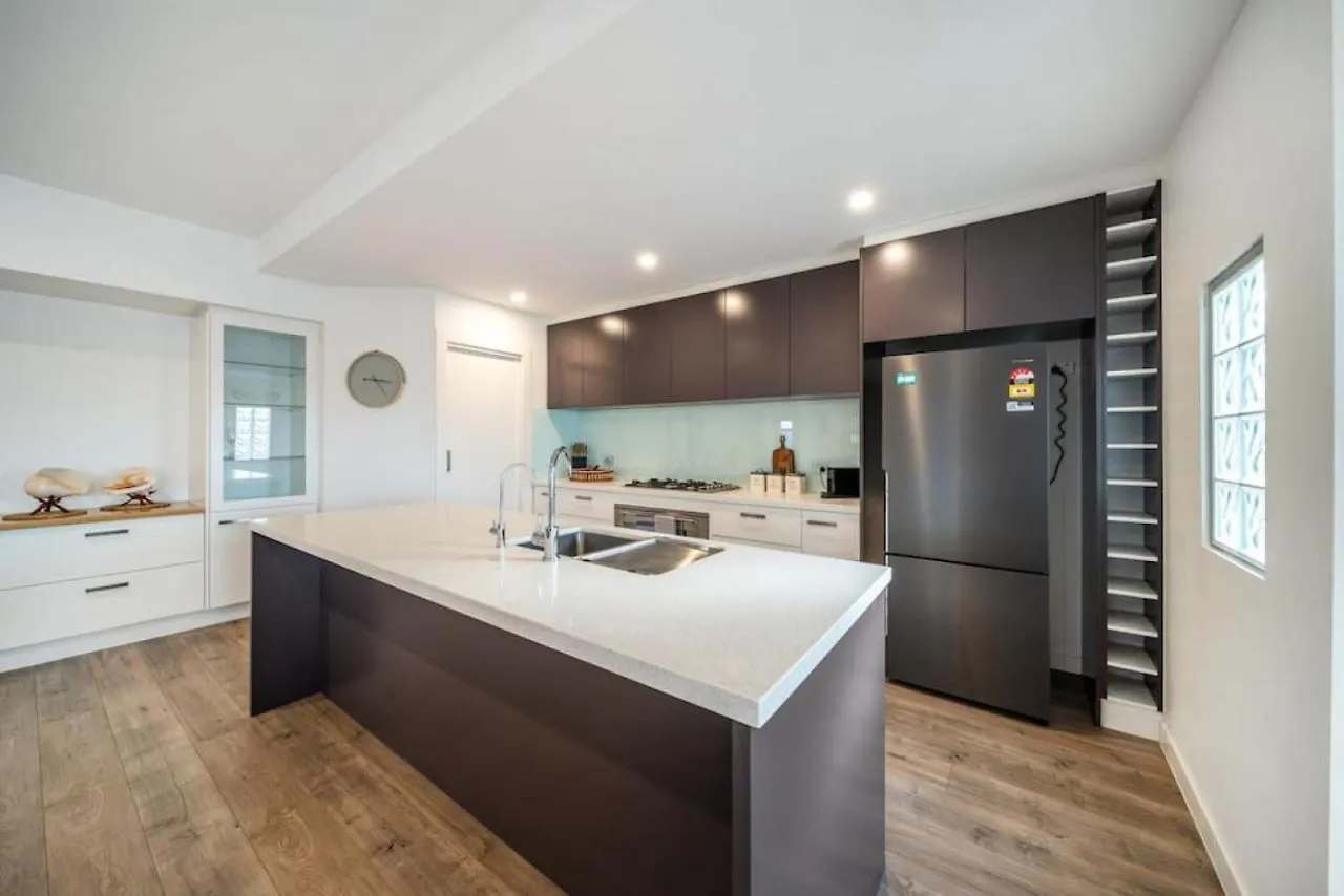 Level Up Henley Apartment Grange 0*,