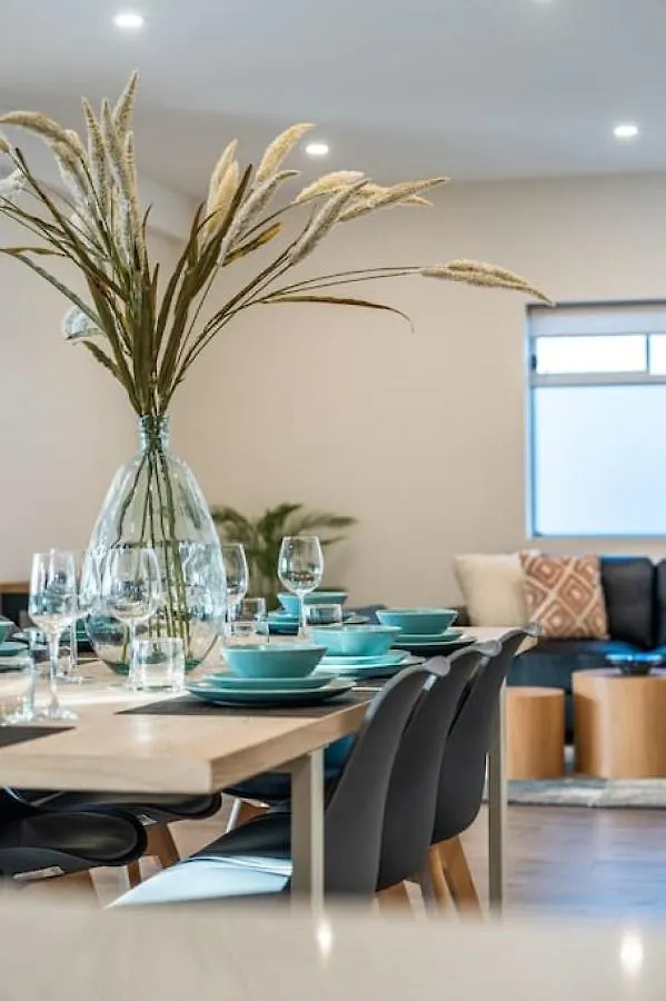 Level Up Henley Apartment Grange 0*,